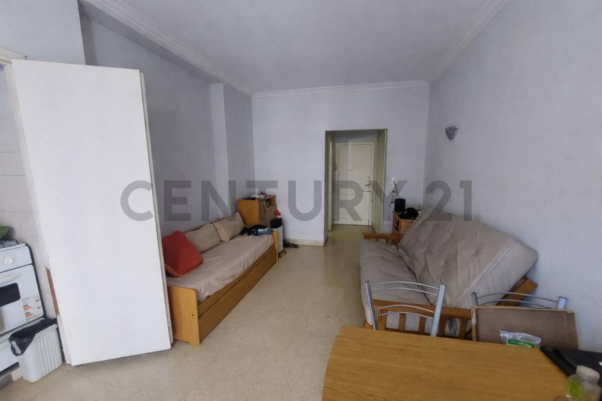 Foto de Venta departamento 1 ambiente a la calle c/balcón saliente. Zona Centro, imagen 5