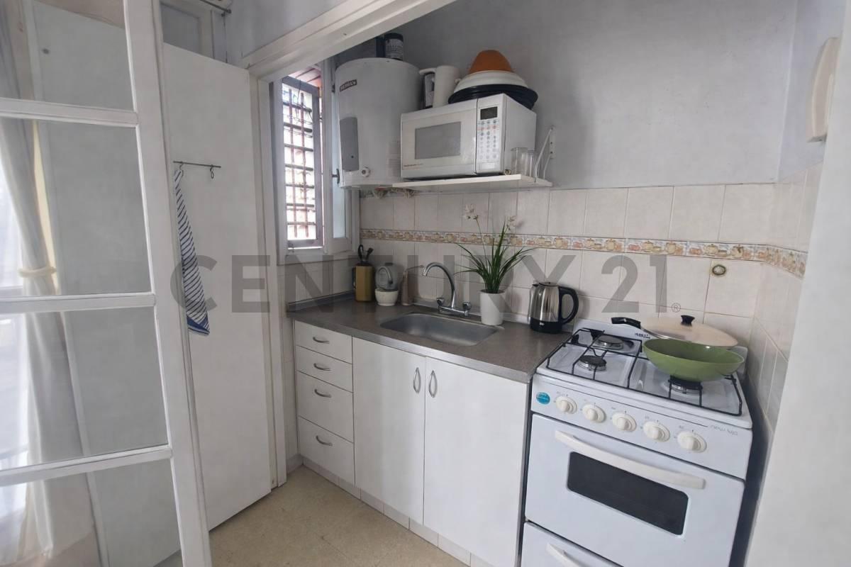 Foto de Venta departamento 1 ambiente a la calle c/balcón saliente. Zona Centro, imagen 4