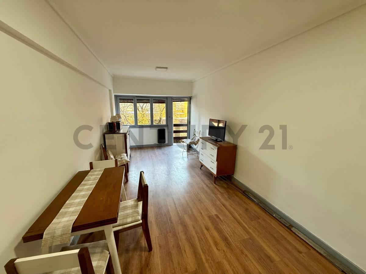 Foto de Alquiler departamento 3 ambientes al frente en La Perla, imagen 1