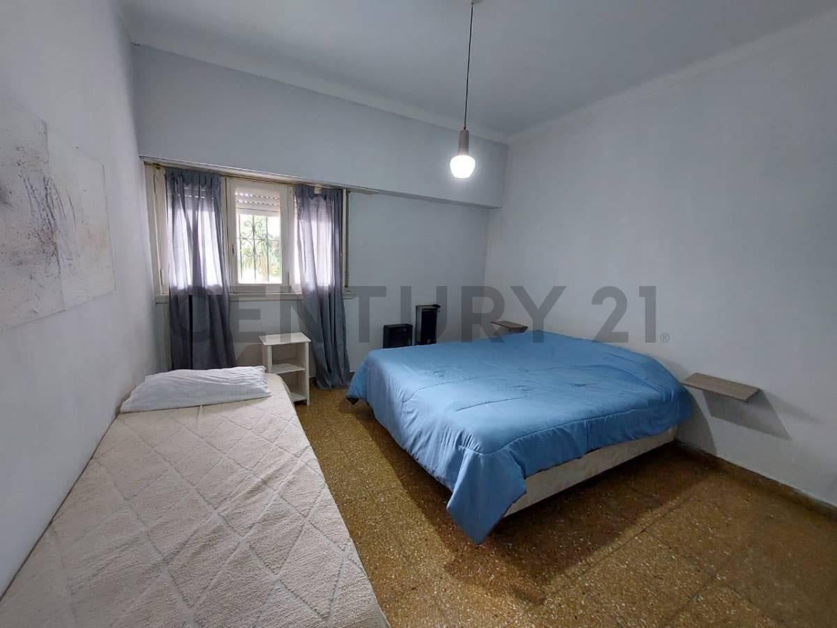 Foto de Venta Casa 3 ambientes c/ garage, parque y quincho. Zona Parque Luro, imagen 5