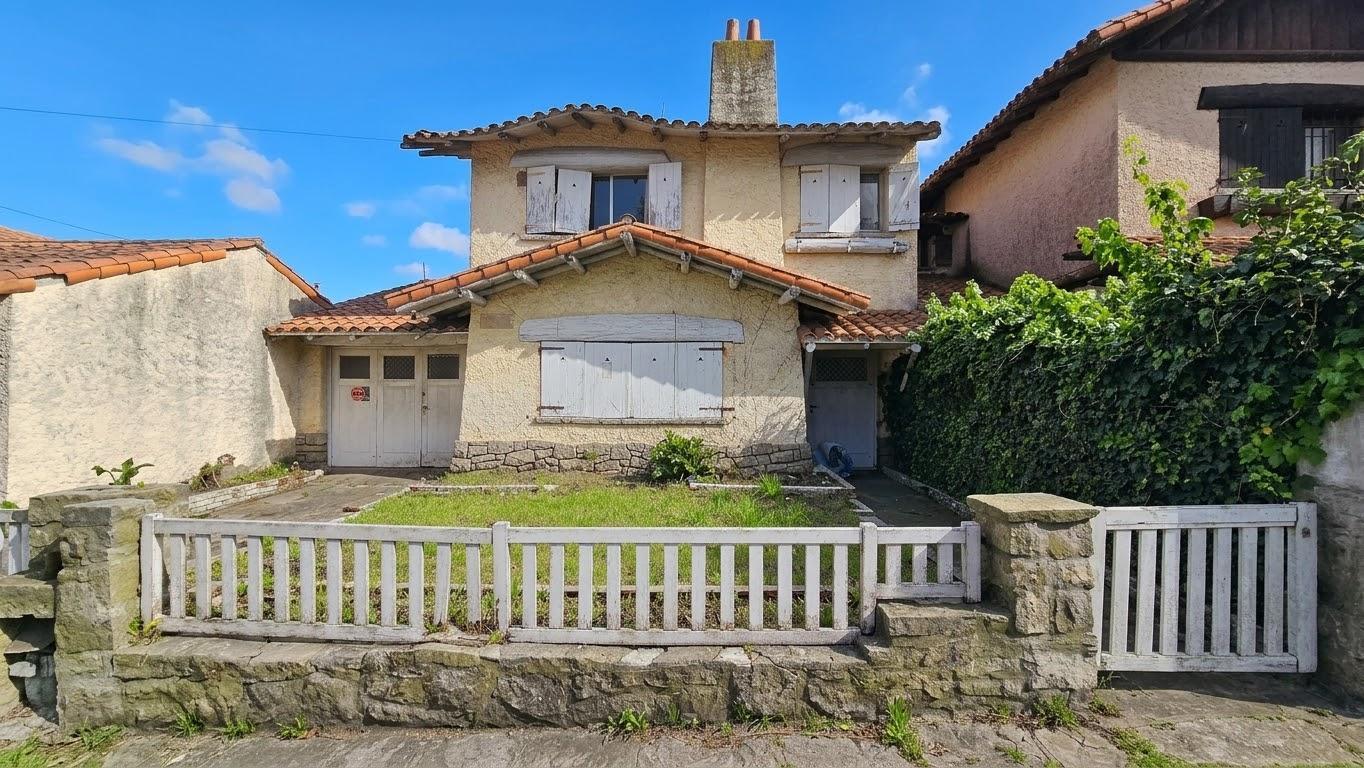 Foto de CHALET 5 AMBIENTES en Stella Maris interés Patrimonial, imagen 1