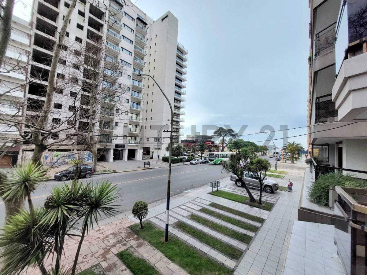 Foto de VENTA SEMISPISO 3 AMBIENTES C/ BALCON SALIENTE Y 2 COCHERAS. ZONA LA, imagen 5