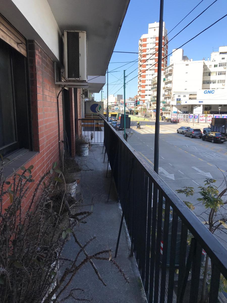 Vendo Departamento 3 Ambientes 80 m² Al Frente con Balcón Corrido y Patio. 5