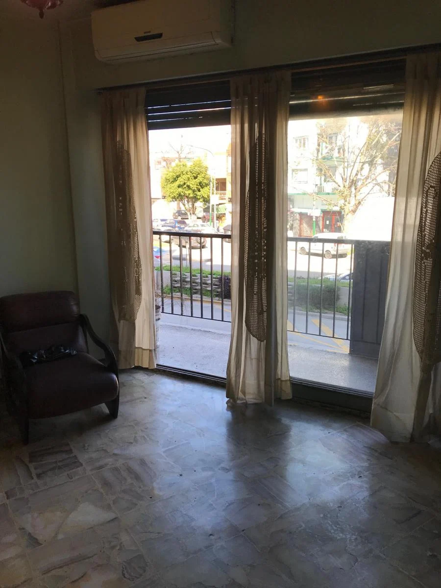 Vendo Departamento 3 Ambientes 80 m² Al Frente con Balcón Corrido y Patio. 2