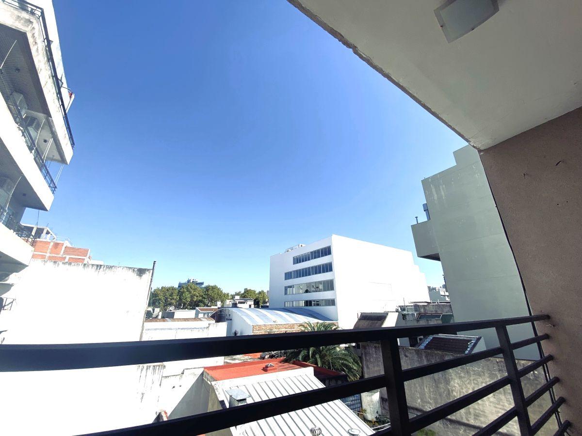 Alquilo Departamento 2 ambientes 39m2 con balcón corrido y lavadero.