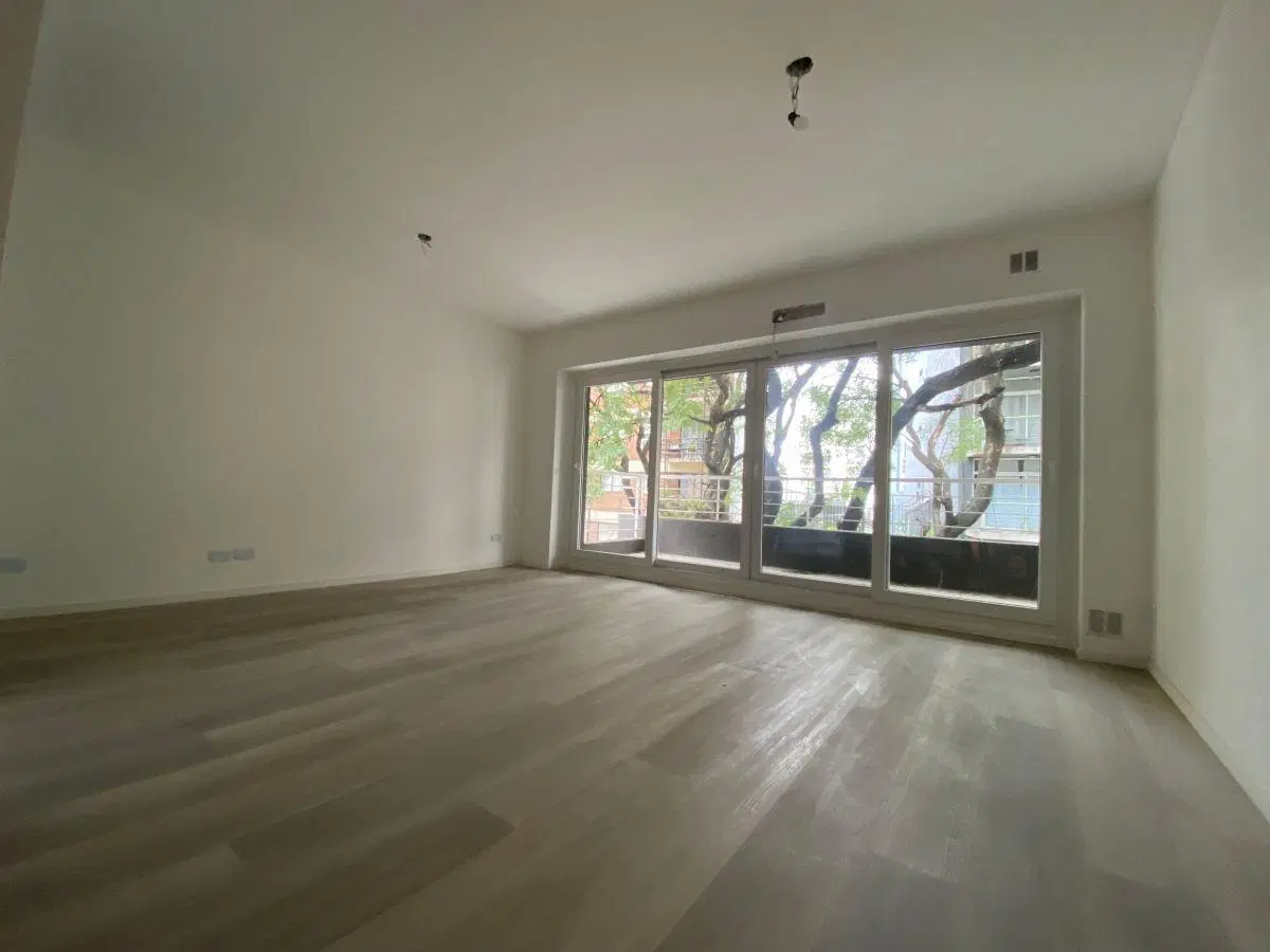 Alquilo MONOAMBIENTE DIVISIBLE a estrenar 35m2 al frene con balcón y lavadero. Apto profesional. 2