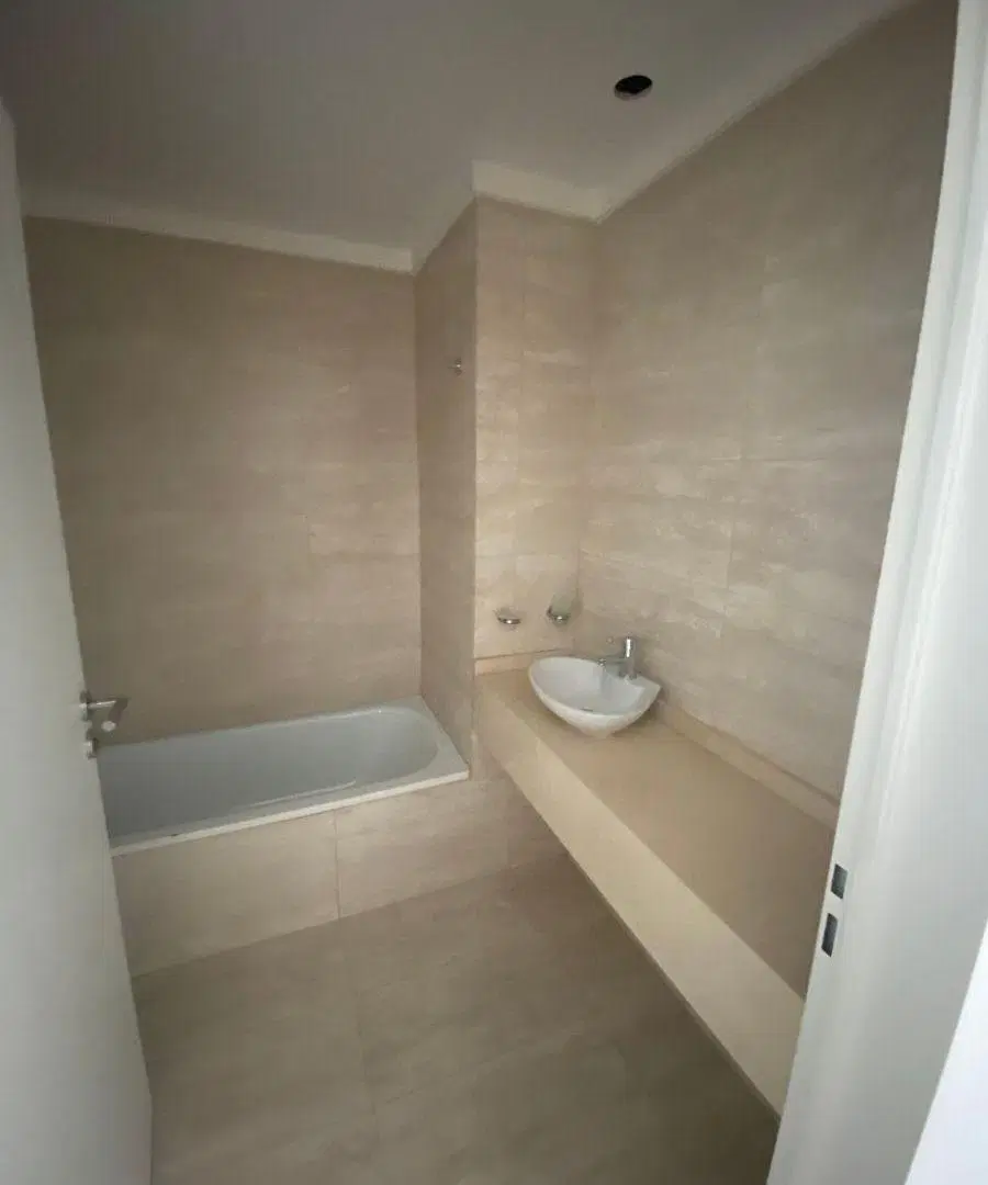 MONOAMBIENTE 30m2 contrafrente con balcón corrido, cocina y lavadero incorporados. Apto profesional 3