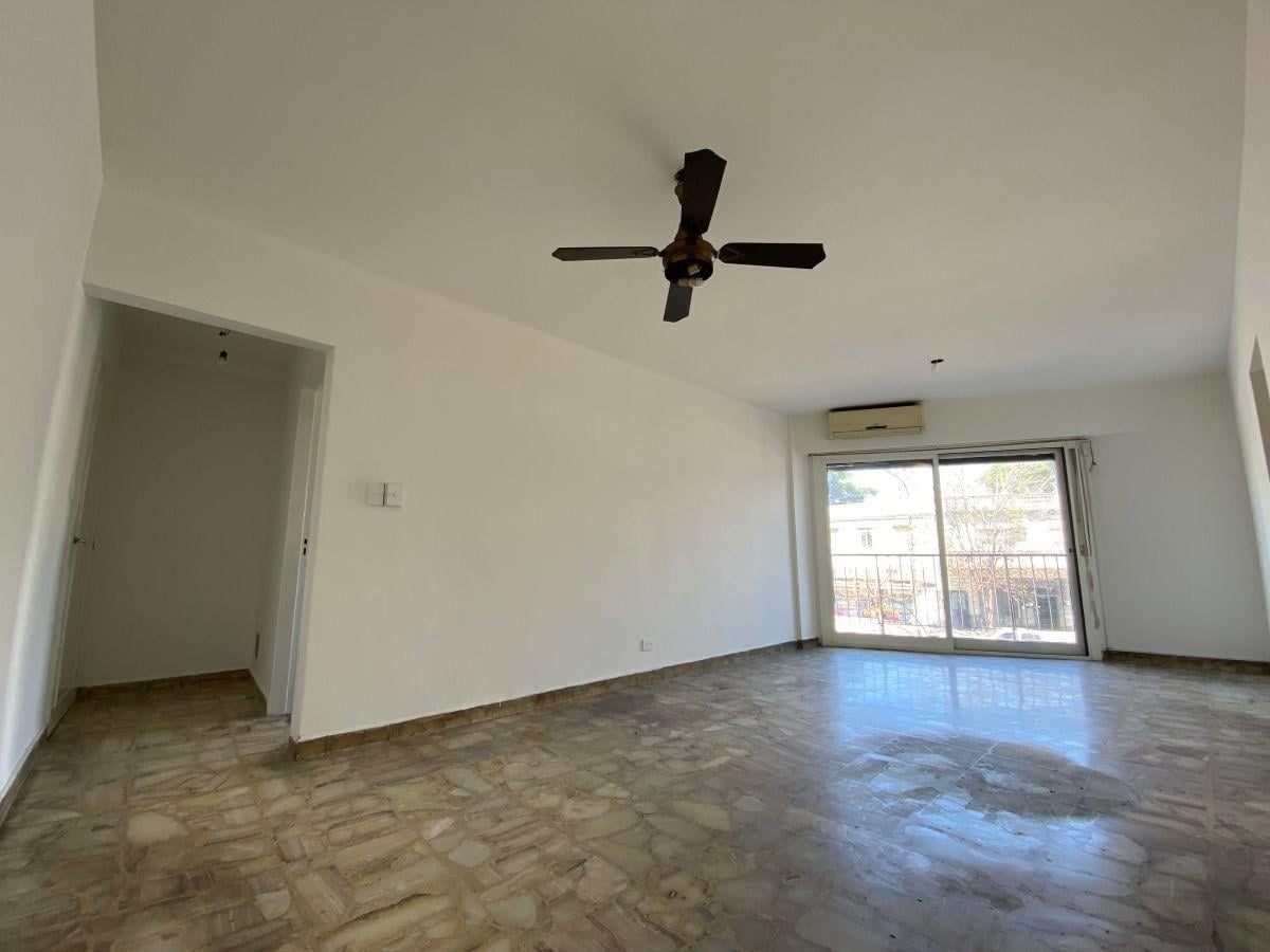 Foto de Departamento 3 ambientes 84m2 al frente con balcón patio., imagen 1
