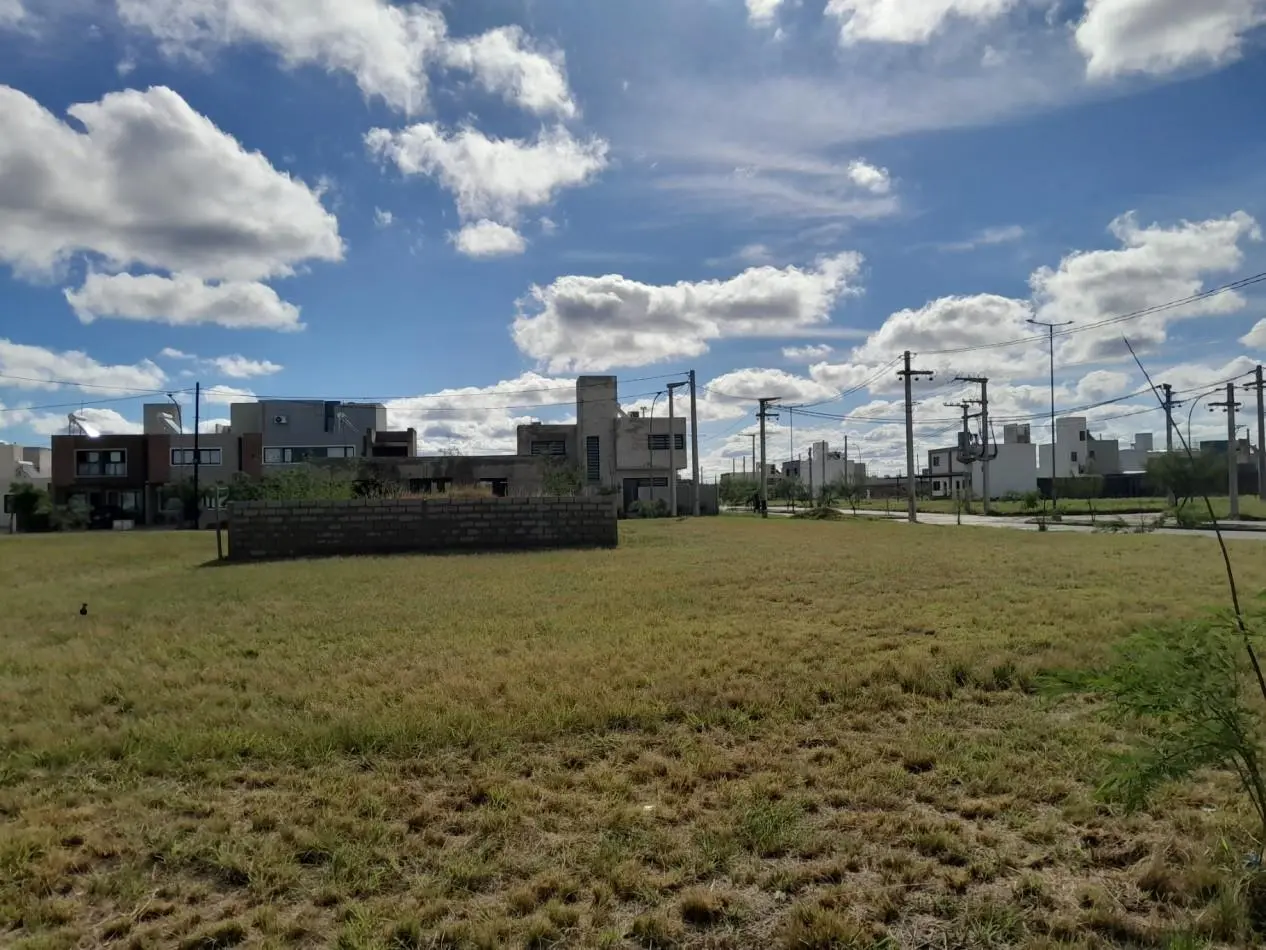 LOTE EN VENTA - 250 m² - VALLE CERCANO - B° EL EQUIPO 4
