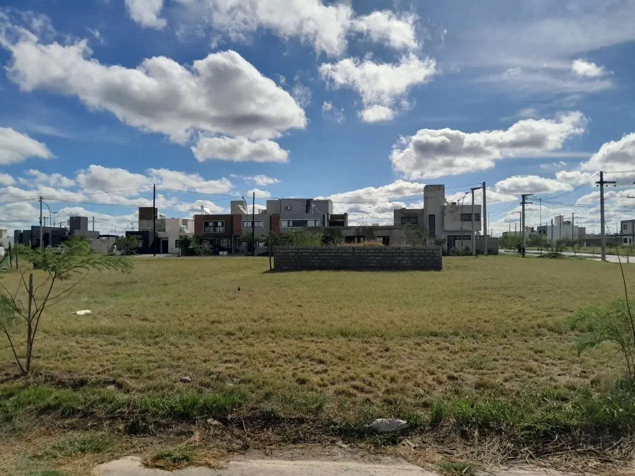 LOTE EN VENTA - 250 m² - VALLE CERCANO - B° EL EQUIPO 2