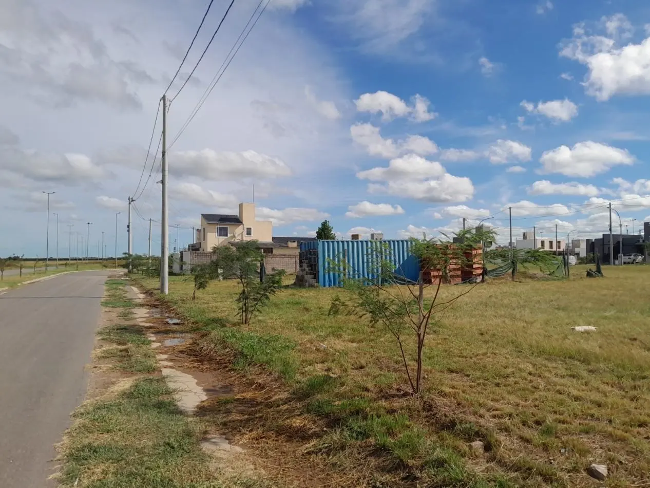 LOTE EN VENTA - 250 m² - VALLE CERCANO - B° EL EQUIPO 3