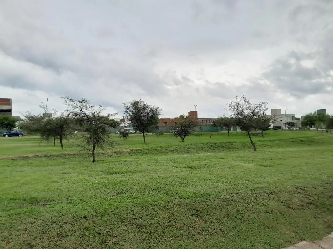 VENDO LOTE CENTRAL 1.000 M2 B° LA CERCANIA, MENDIOLAZA 5