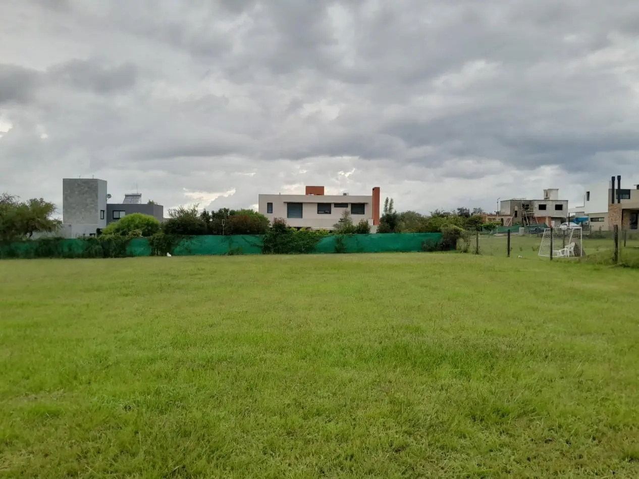 VENDO LOTE CENTRAL 1.000 M2 B° LA CERCANIA, MENDIOLAZA 3