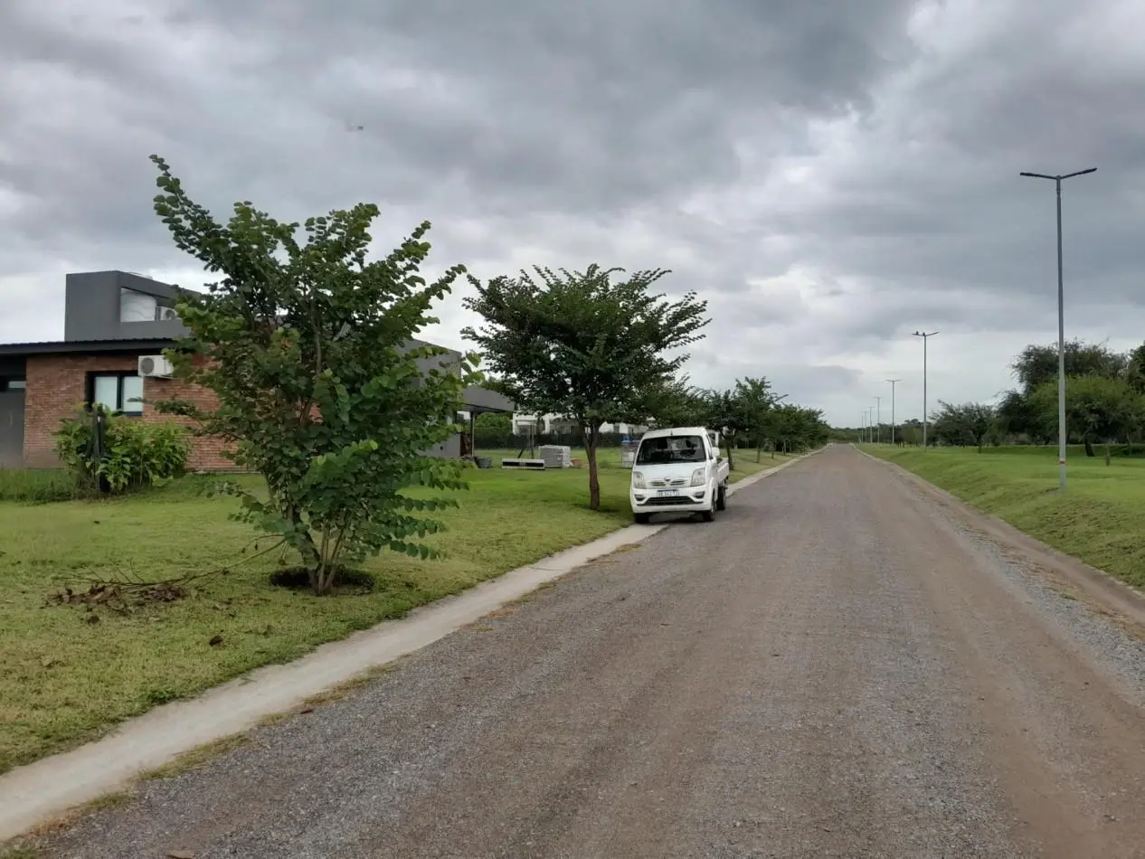 VENDO LOTE CENTRAL 1.000 M2 B° LA CERCANIA, MENDIOLAZA 8
