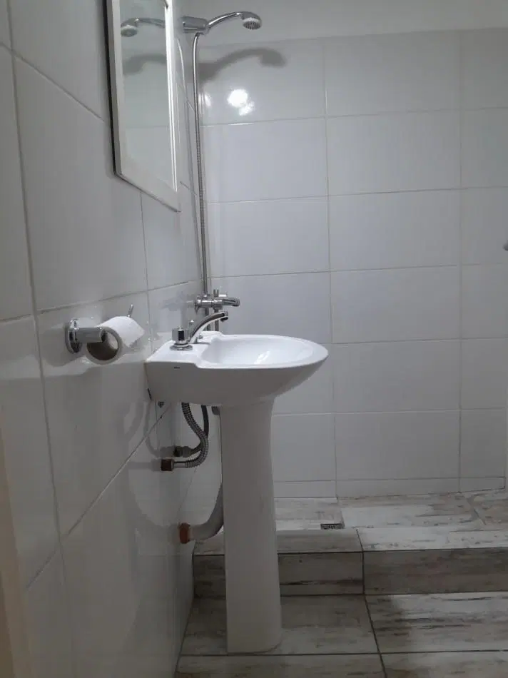 ALQUILO DEPARTAMENTO 2 DORM. + COCHERA RECICLADO. B° SAN MARTIN 5