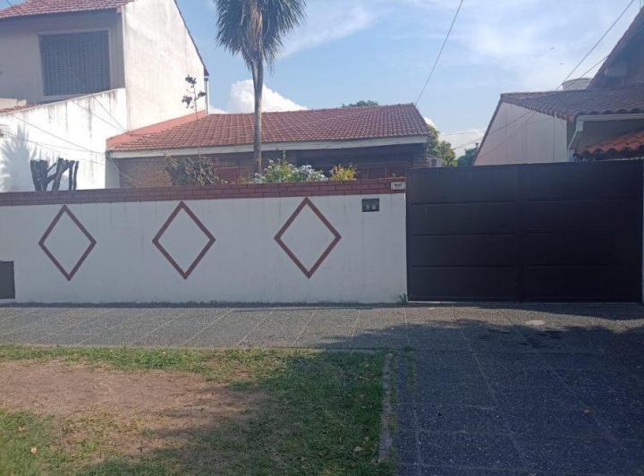 Casa sobre Yapeyú al 1600, entre Peña y gallo, Barrio Nuevo 5