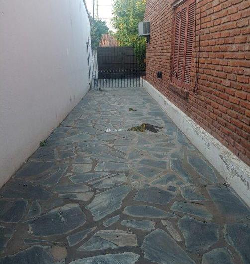 Casa sobre Yapeyú al 1600, entre Peña y gallo, Barrio Nuevo 4