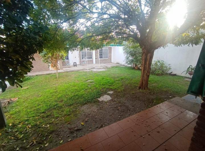 Casa sobre Yapeyú al 1600, entre Peña y gallo, Barrio Nuevo 2