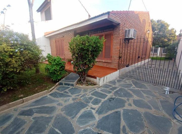 Casa sobre Yapeyú al 1600, entre Peña y gallo, Barrio Nuevo 1