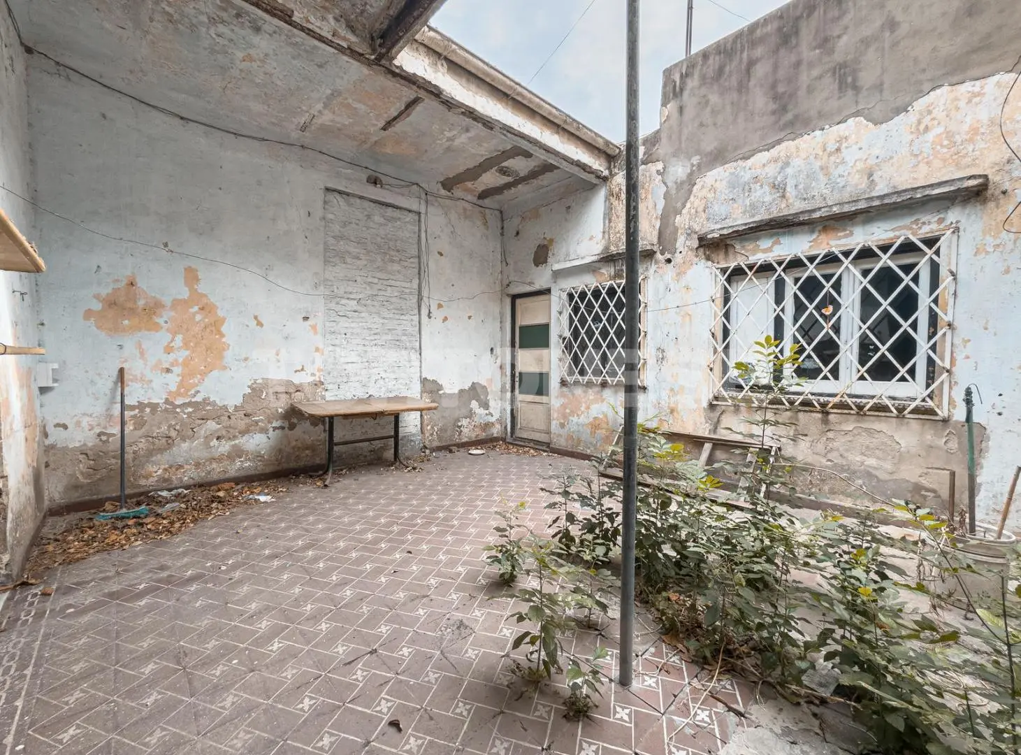Casa lote propio a reciclar - Av. Roca 1604 3