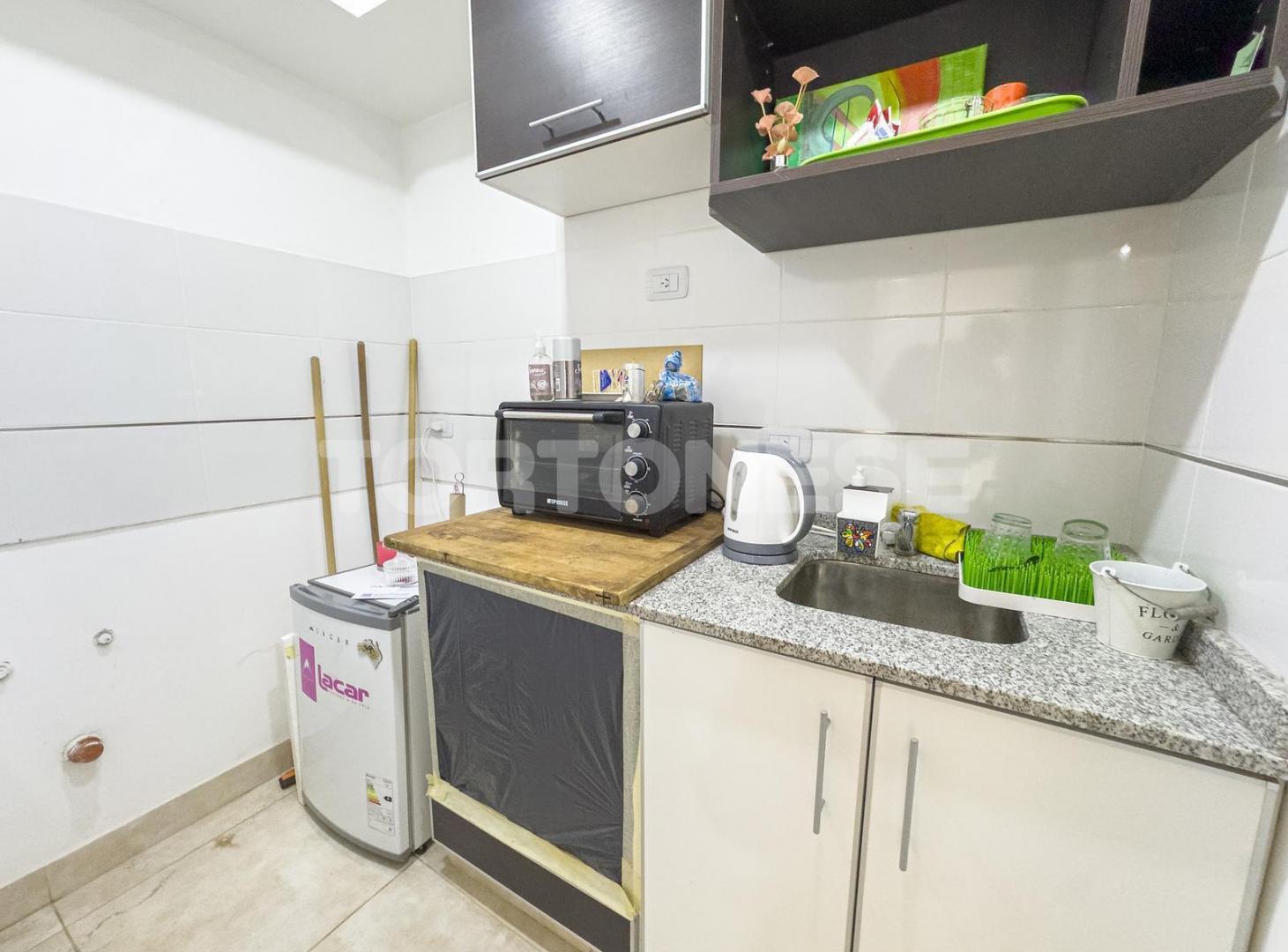 Foto de Departamento tipo consultorio con cochera - Lanús Oeste, imagen 2