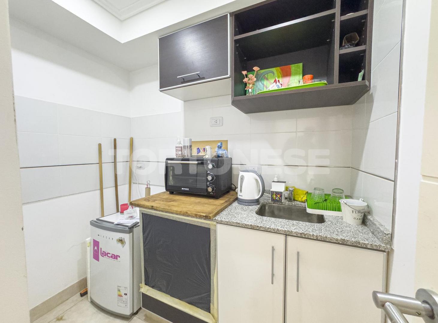 Foto de Departamento tipo consultorio con cochera - Lanús Oeste, imagen 3
