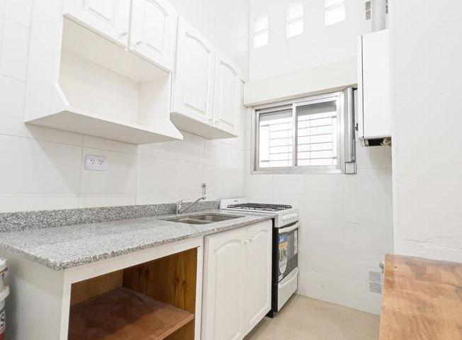 Foto de PH 2 ambientes en alquiler • Lambare 180, imagen 3