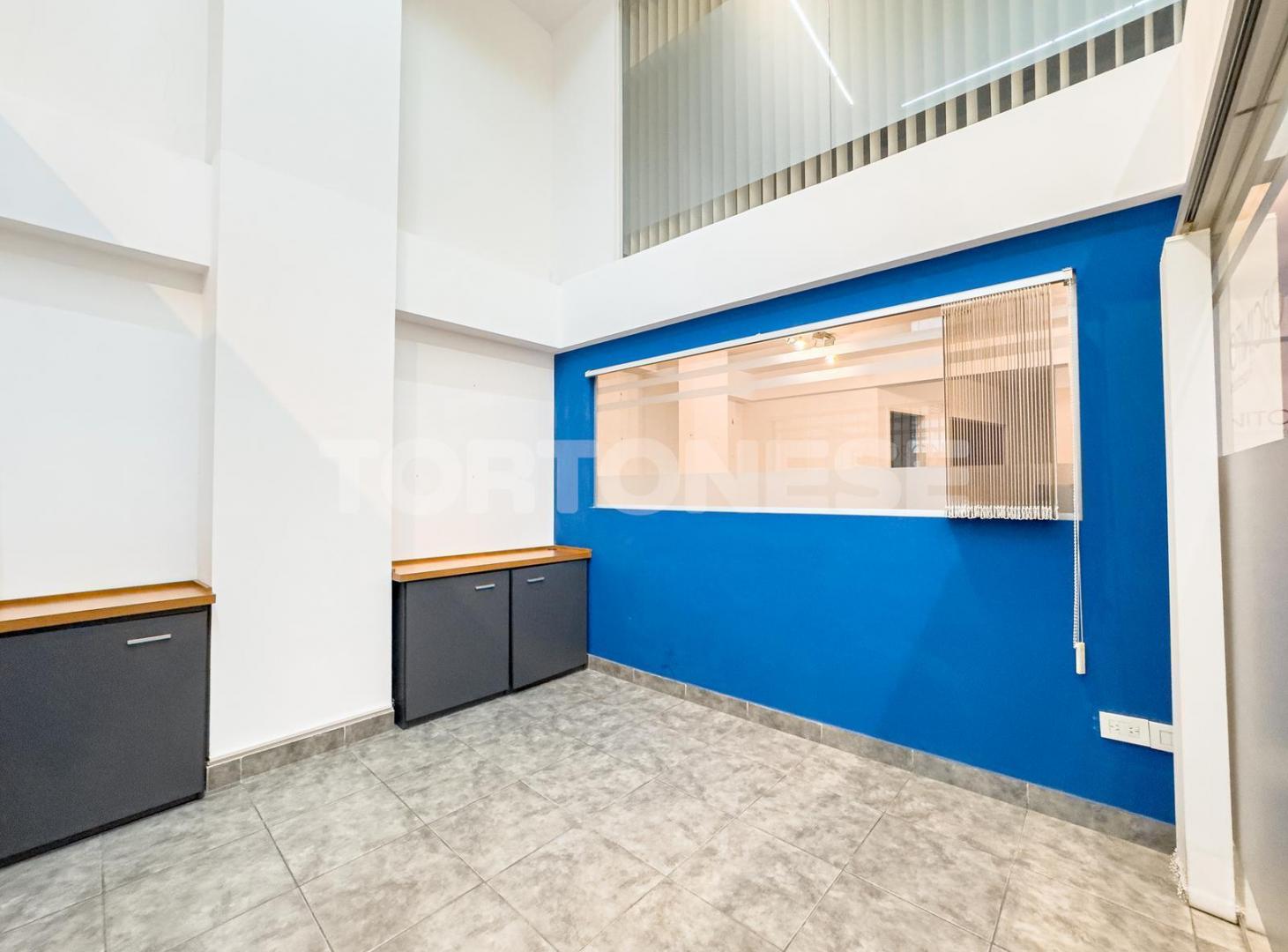 Foto de Local comercial en doble altura - San Martín 930 - Avellaneda, imagen 4