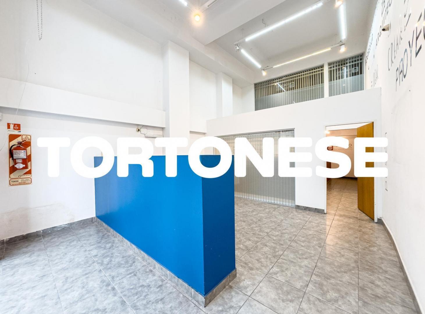 Foto de Local comercial en doble altura - San Martín 930 - Avellaneda, imagen 1