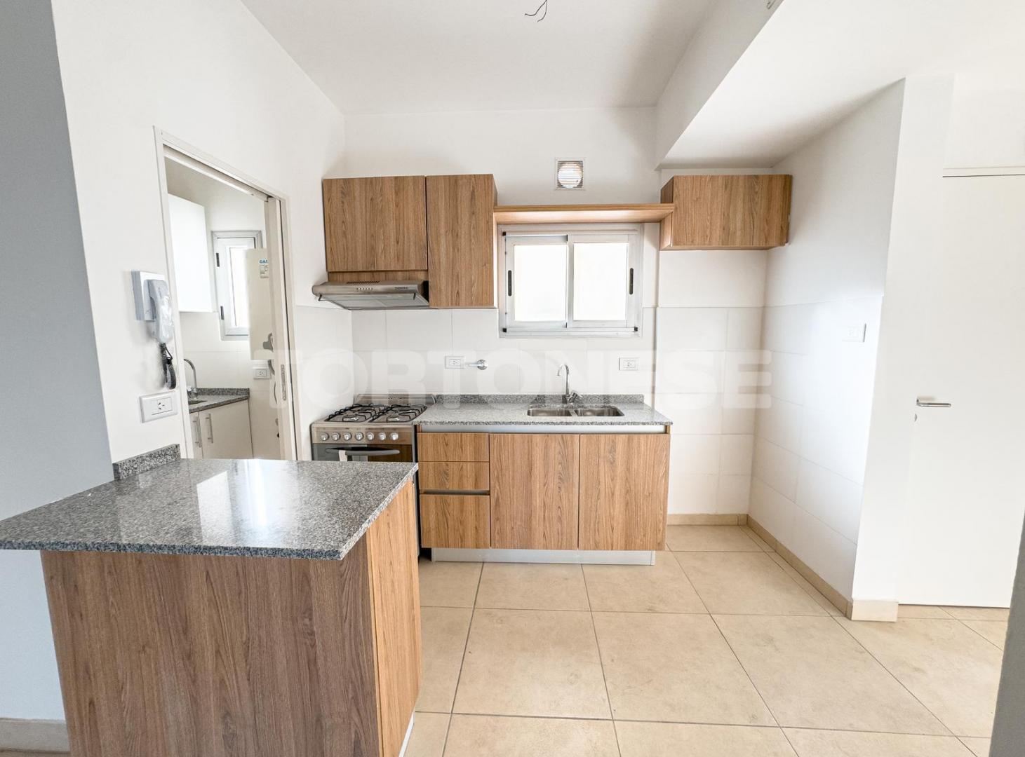Foto de Semipiso en venta con balcón al frente - Sarmiento 128, imagen 1