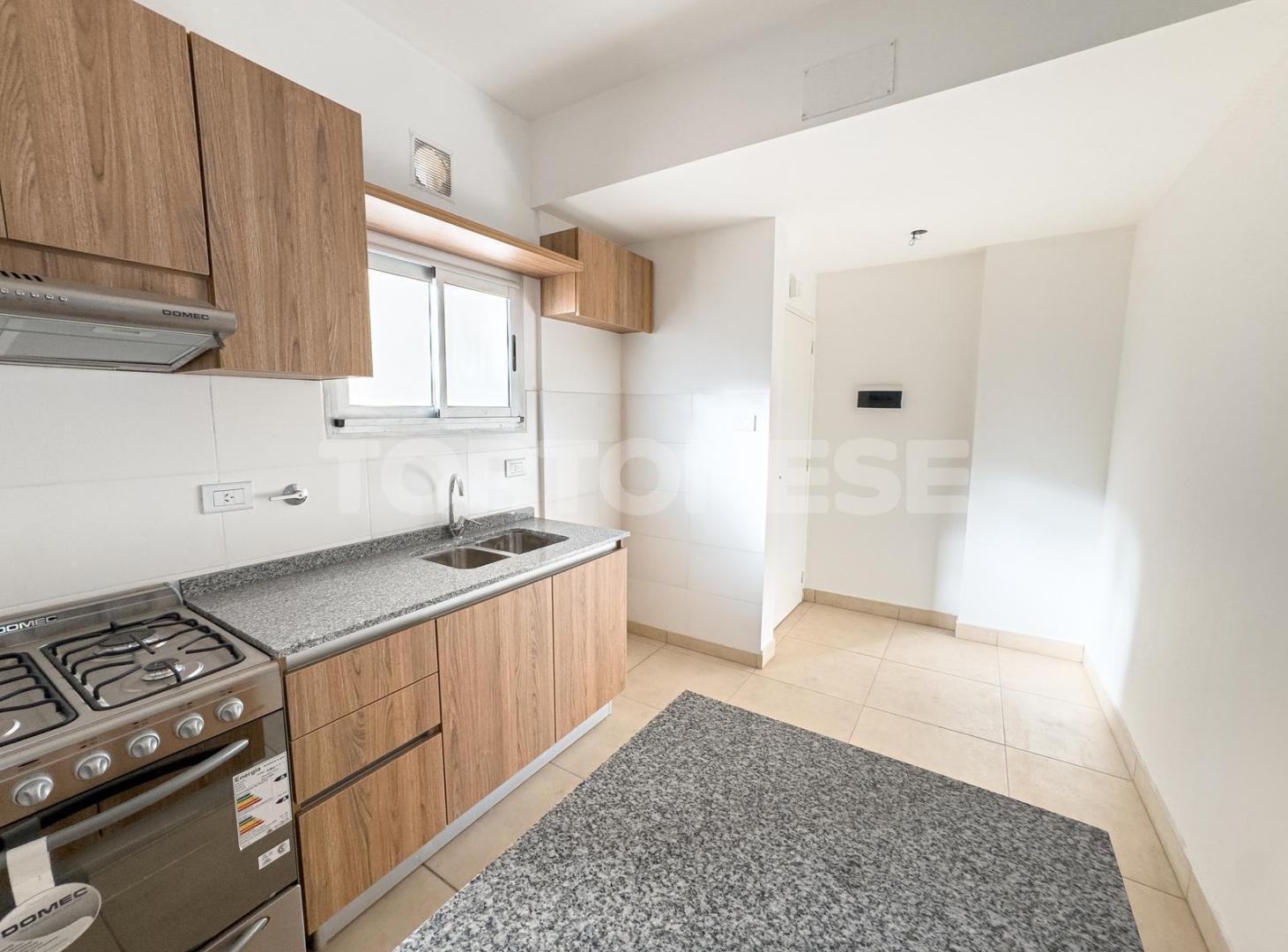 Foto de Semipiso en venta con balcón al frente - Sarmiento 128, imagen 3