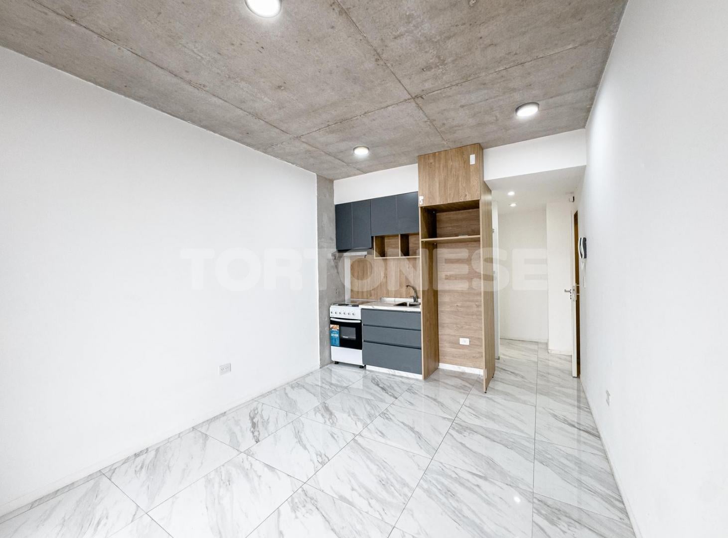 Foto de Departamento monoambiente con balcón al frente - Av. Manuel Belgrano, imagen 1