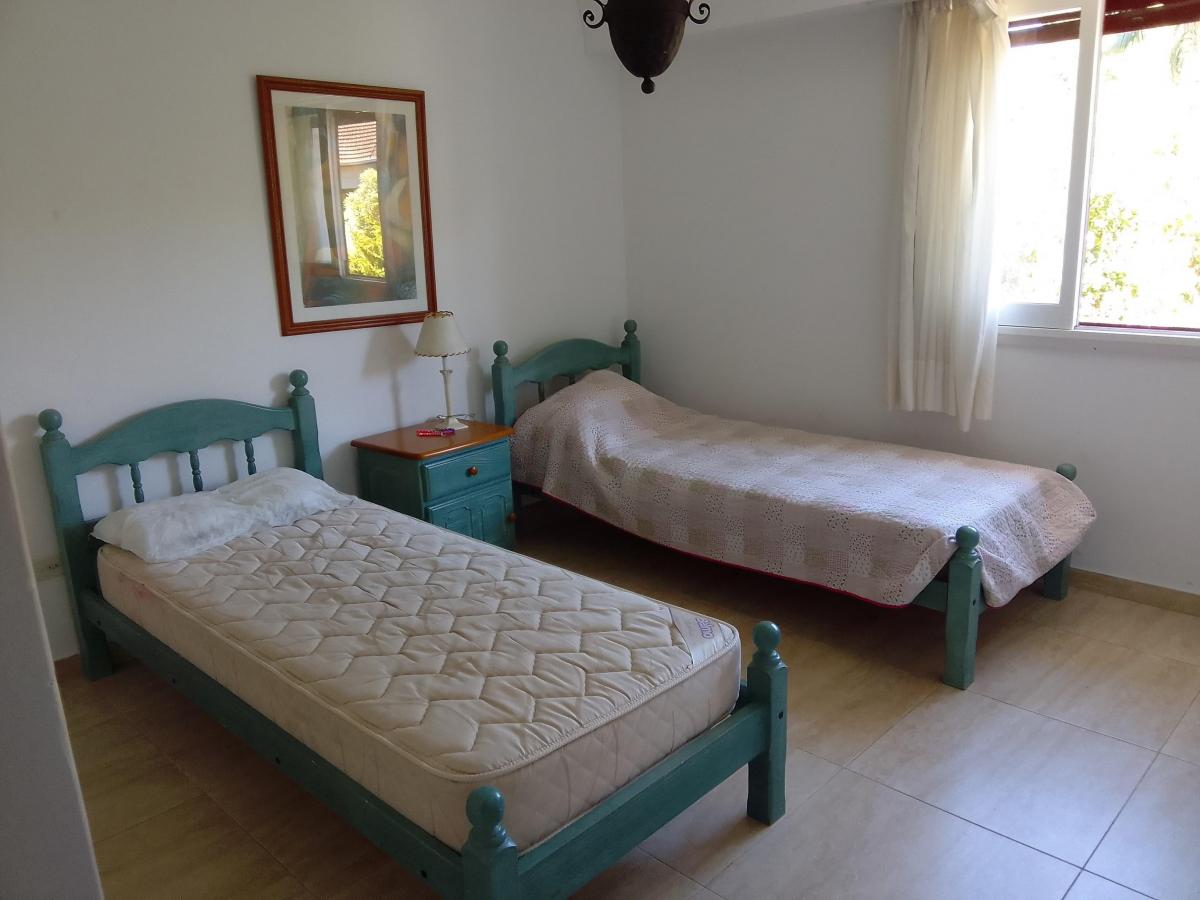 Foto de VENTA CASA EN DOS PLANTAS,ZONA LOS TRONCOS.TOMA VALORES, DEPARTAMENTO, imagen 3