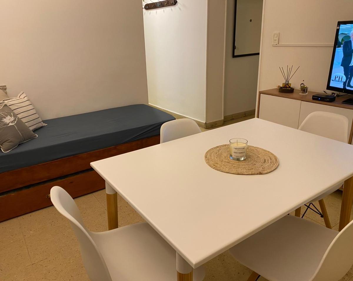 2 AMBIENTES LATERAL CON DEPENDENCIA.