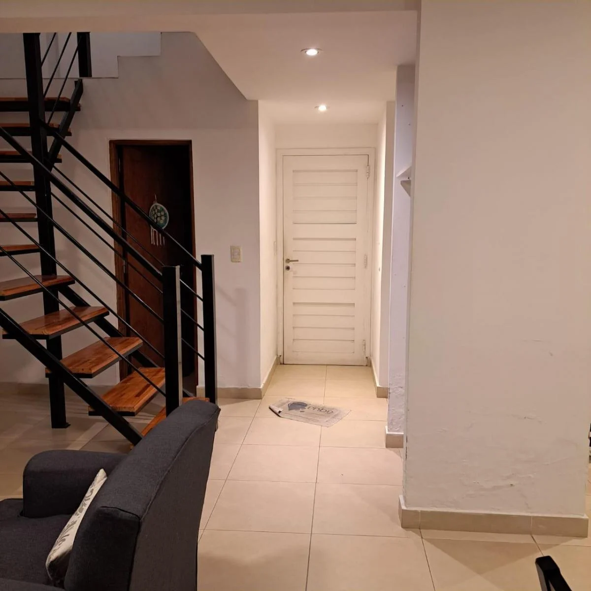 Foto de DUPLEX 4 AMBIENTES CON PATIO / COCHERA SEMI CUBIERTA.TOMA PERMUTA, imagen 4