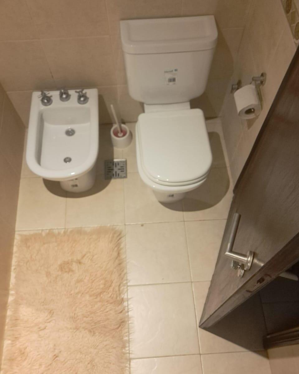 Foto de DUPLEX 4 AMBIENTES CON PATIO / COCHERA SEMI CUBIERTA.TOMA PERMUTA, imagen 5