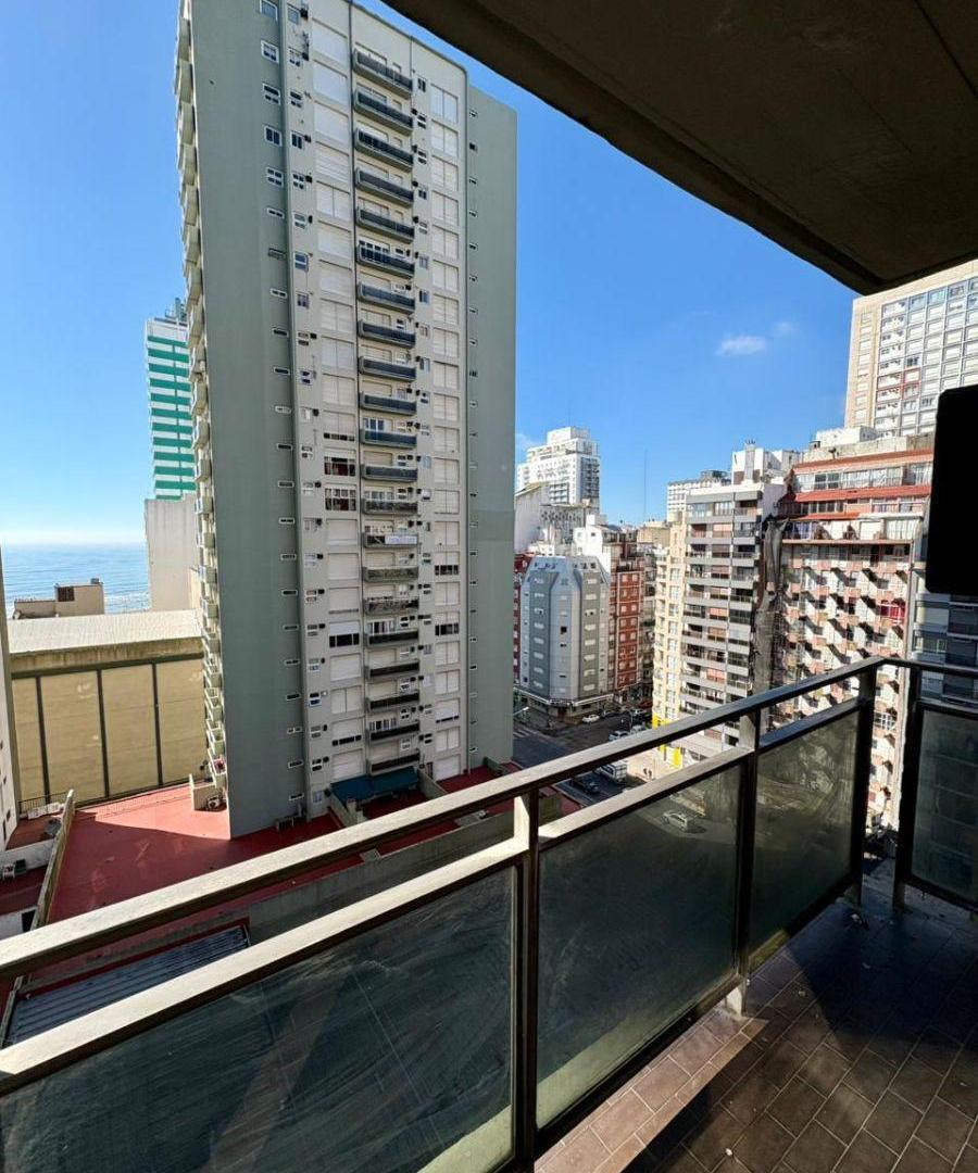 DEPARTAMENTO DOS AMBIENTES CON BALCON LATERAL