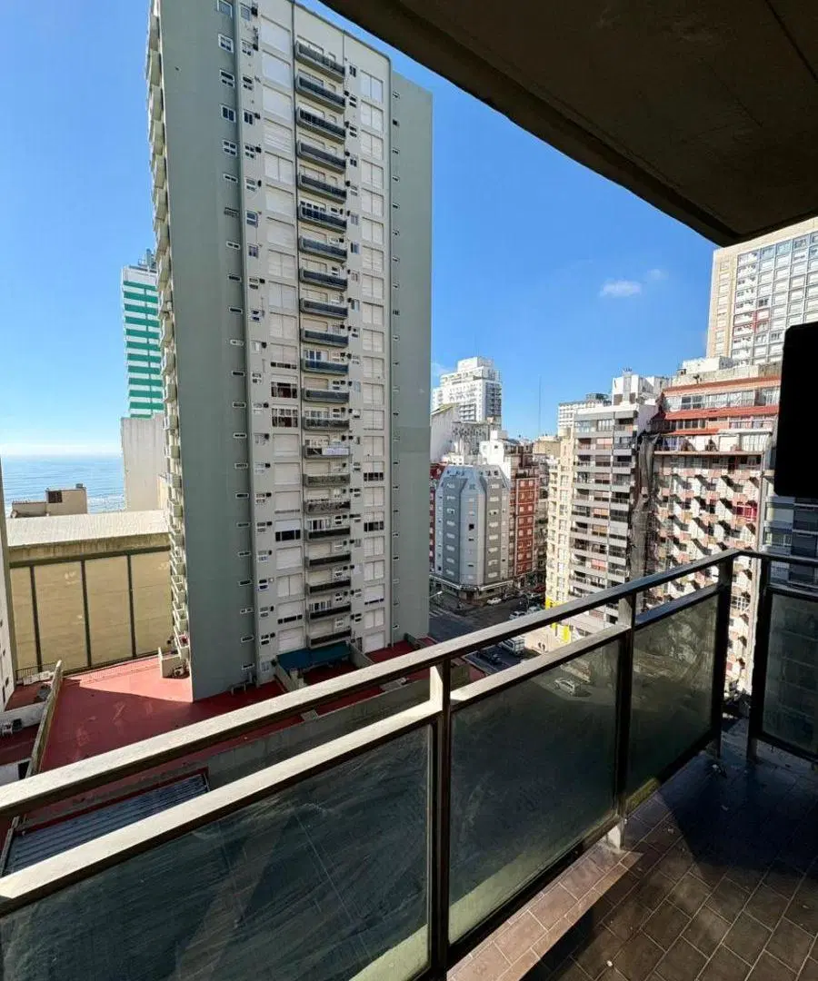 DEPARTAMENTO DOS AMBIENTES CON BALCON LATERAL 3