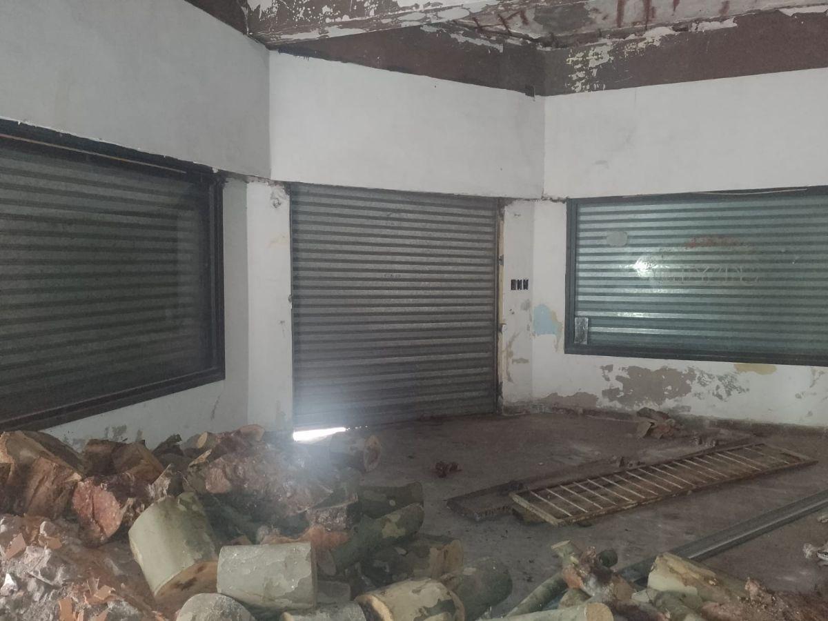 Foto de LOCAL COMERCIAL.A RECICLAR, imagen 2