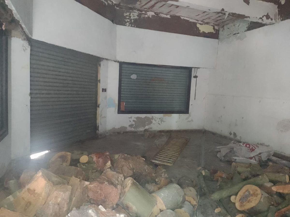 Foto de LOCAL COMERCIAL.A RECICLAR, imagen 3