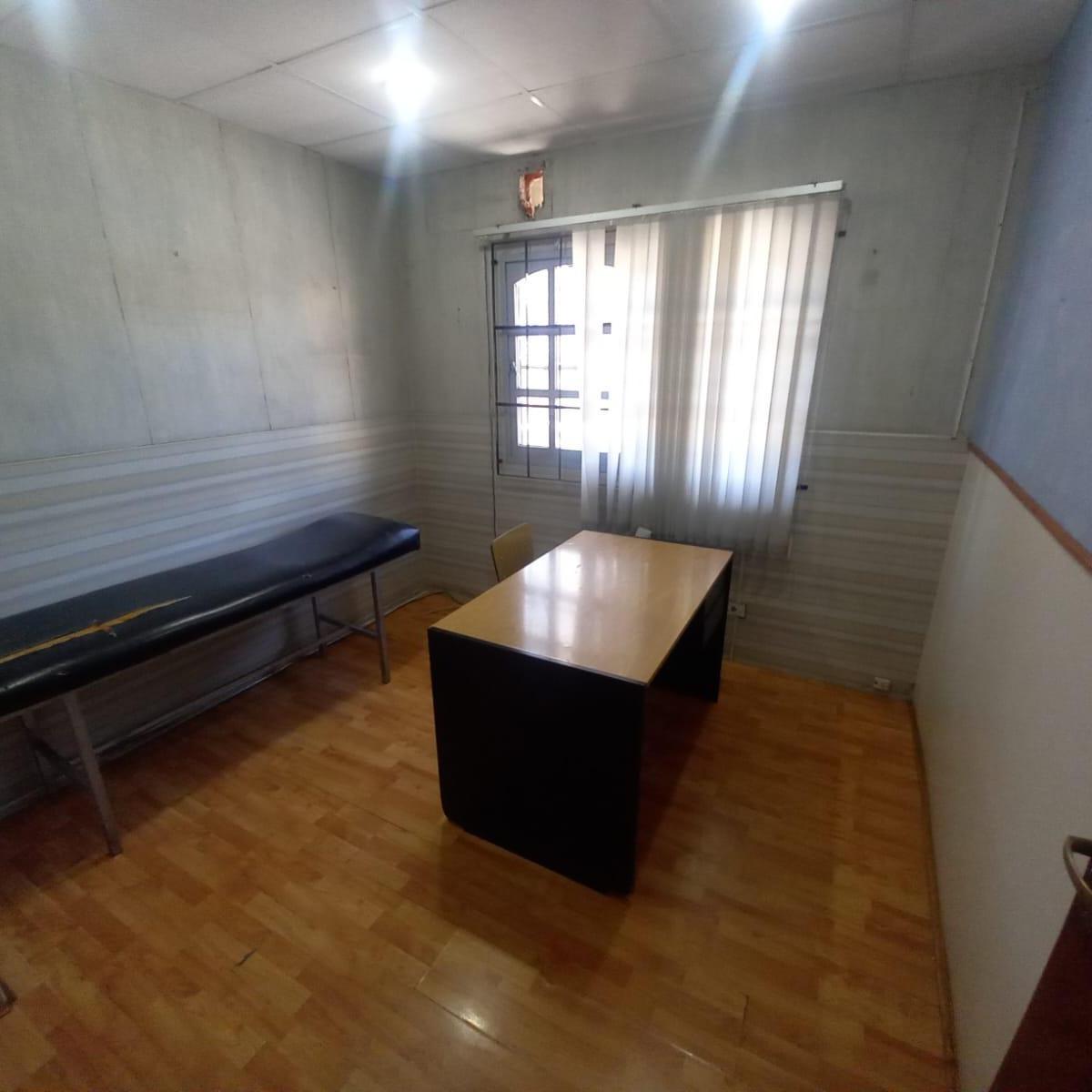 Oficina 1er Piso 80 m² con Dos Baños Pleno Centro 4