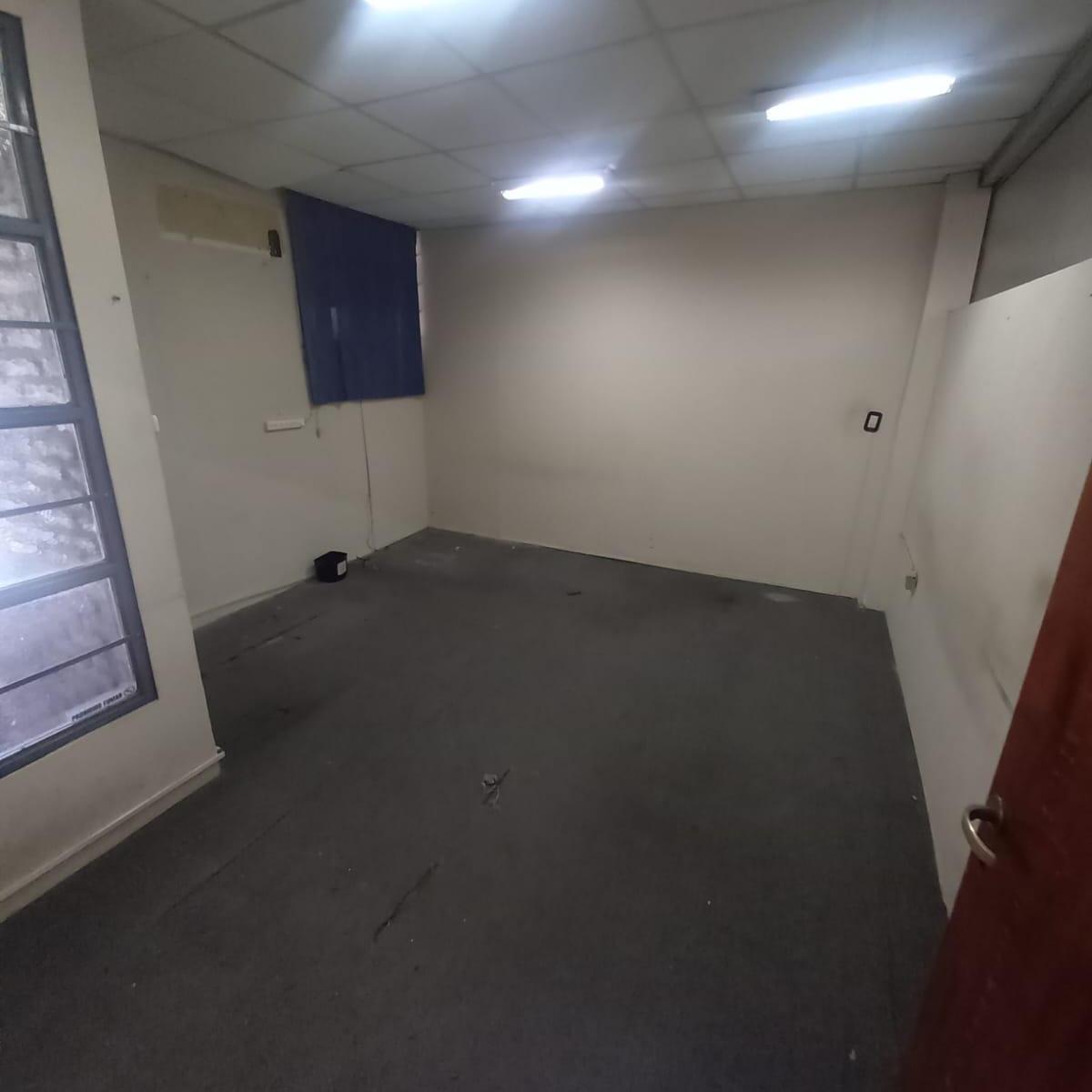 Oficina 1er Piso 80 m² con Dos Baños Pleno Centro 5