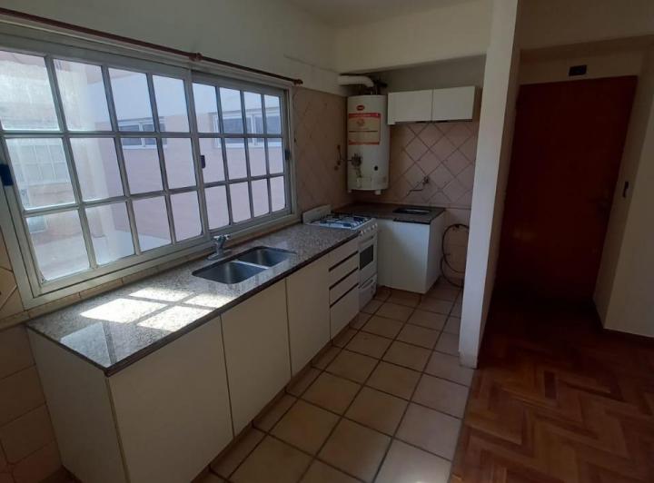 Departamento 2 ambientes con balcón 5