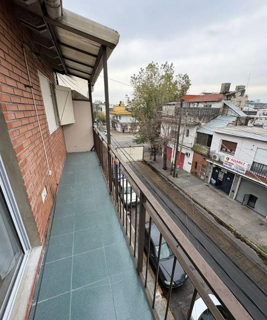 Departamento 4 ambientes con 2 baños, balcón y terraza 4