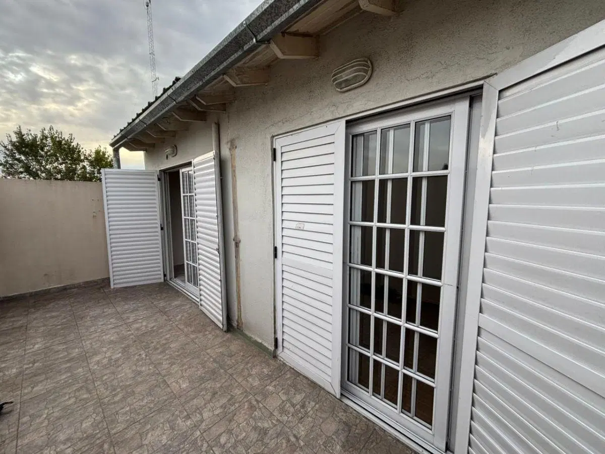 Departamento 4 ambientes con 2 baños, balcón y terraza 2