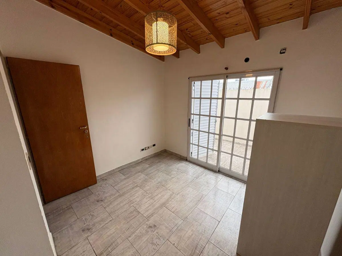 Departamento 4 ambientes con 2 baños, balcón y terraza 1