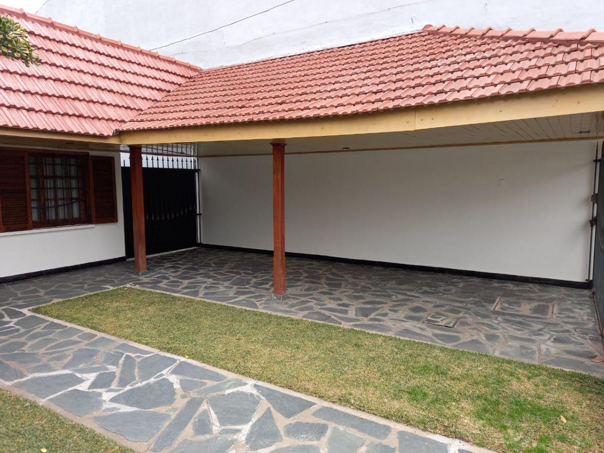 Foto de Casa 4 Ambientes con Garage Pasante, Jardín Al Frente y Patio Al Fondo, imagen 4