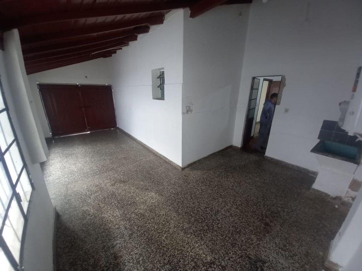 Foto de Casa 3 Ambientes con Entrada Vehículo y Espacio Verde, imagen 2