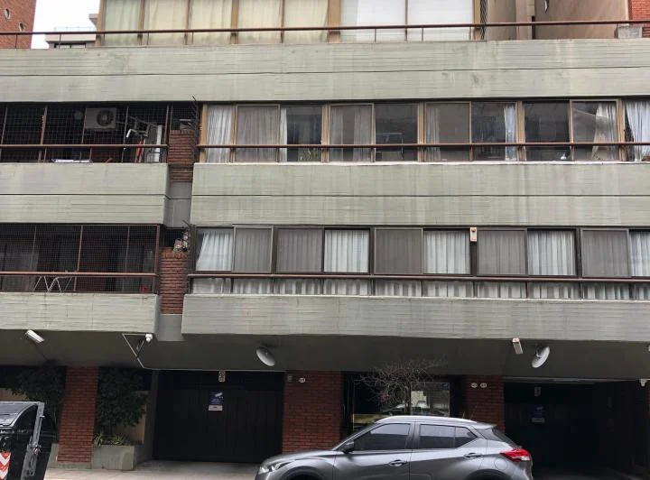 Excelente 3 dormi, 2 baños,cochera,baulera,frente,alto gran balcón.Impecable 4