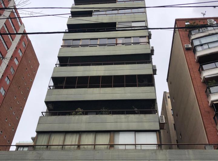 Excelente 3 dormi, 2 baños,cochera,baulera,frente,alto gran balcón.Impecable 2